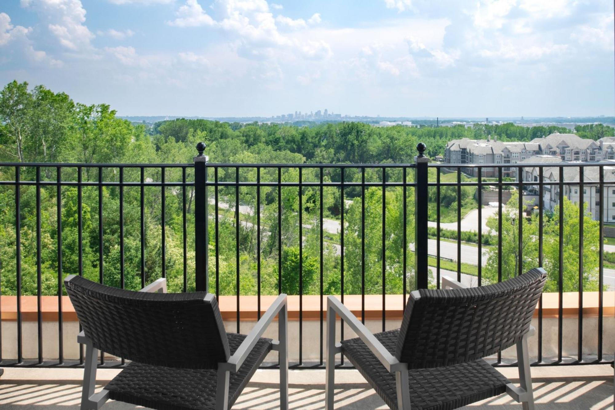 Courtyard Kansas City At Briarcliff Екстериор снимка